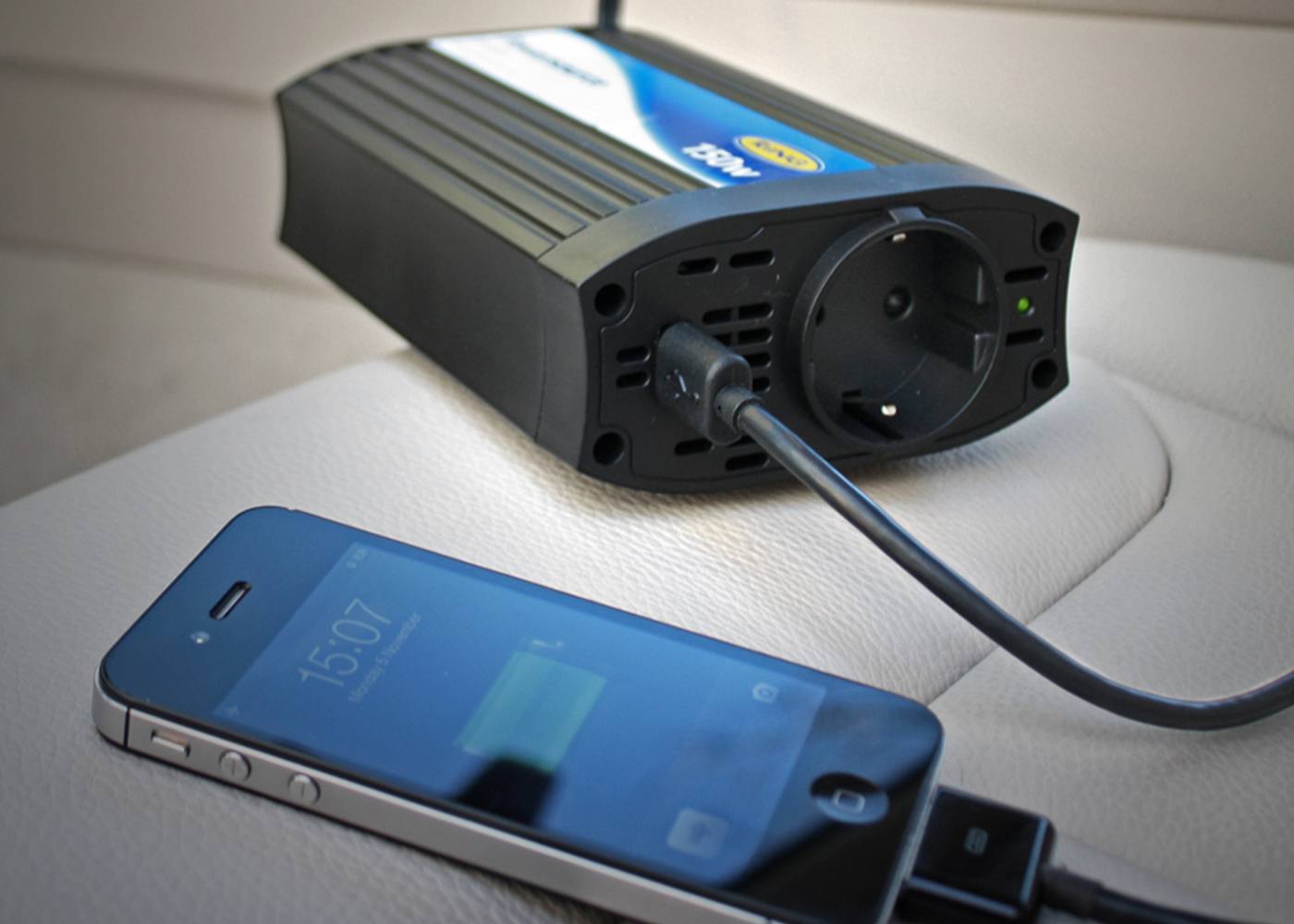 RINVU150 charging mobile phone through USB port